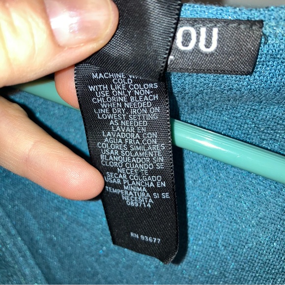 3/$20 Bisou Bisou teal short sleeve v-neck nylon blend top size medium - Picture 6 of 7